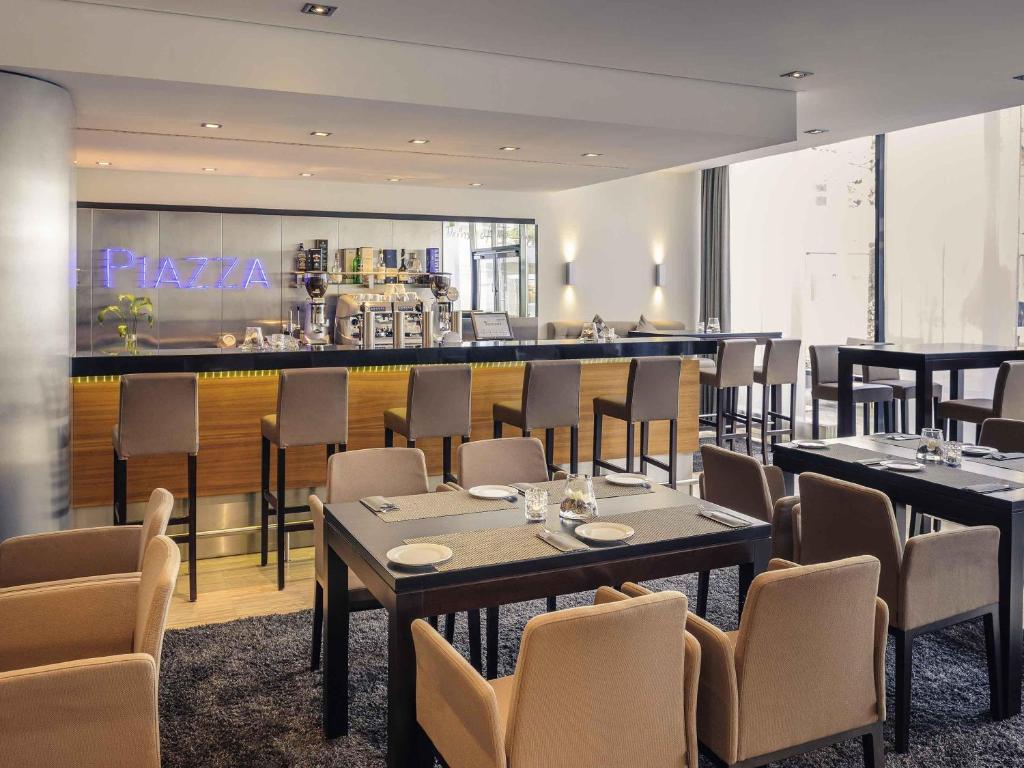 Hotel Bar and Lounge