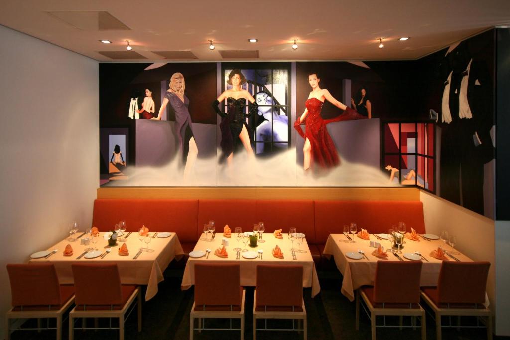 Group Dining